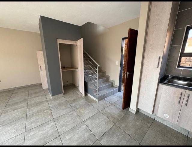 2 BEDROOM TOWNHOUSE FOR SALE IN GLEN MARAIS